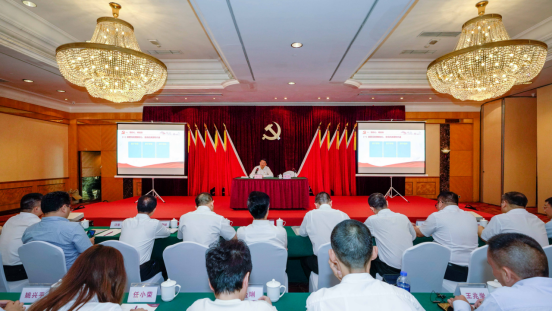 ag亚娱集团任丁书记带头讲授“不忘初心、牢记使命”主题教育专题党课
