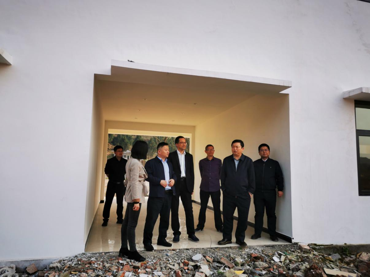 ag亚娱集团党委副书记、董事陈日到邓家沟村开展帮扶工作