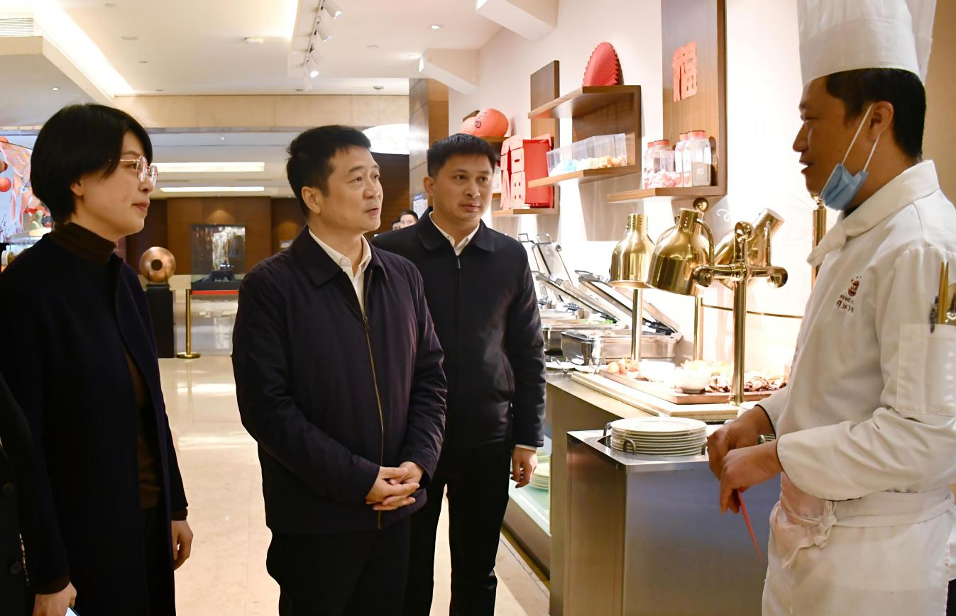 省ag亚娱集团领导率队开展春节前走访慰问